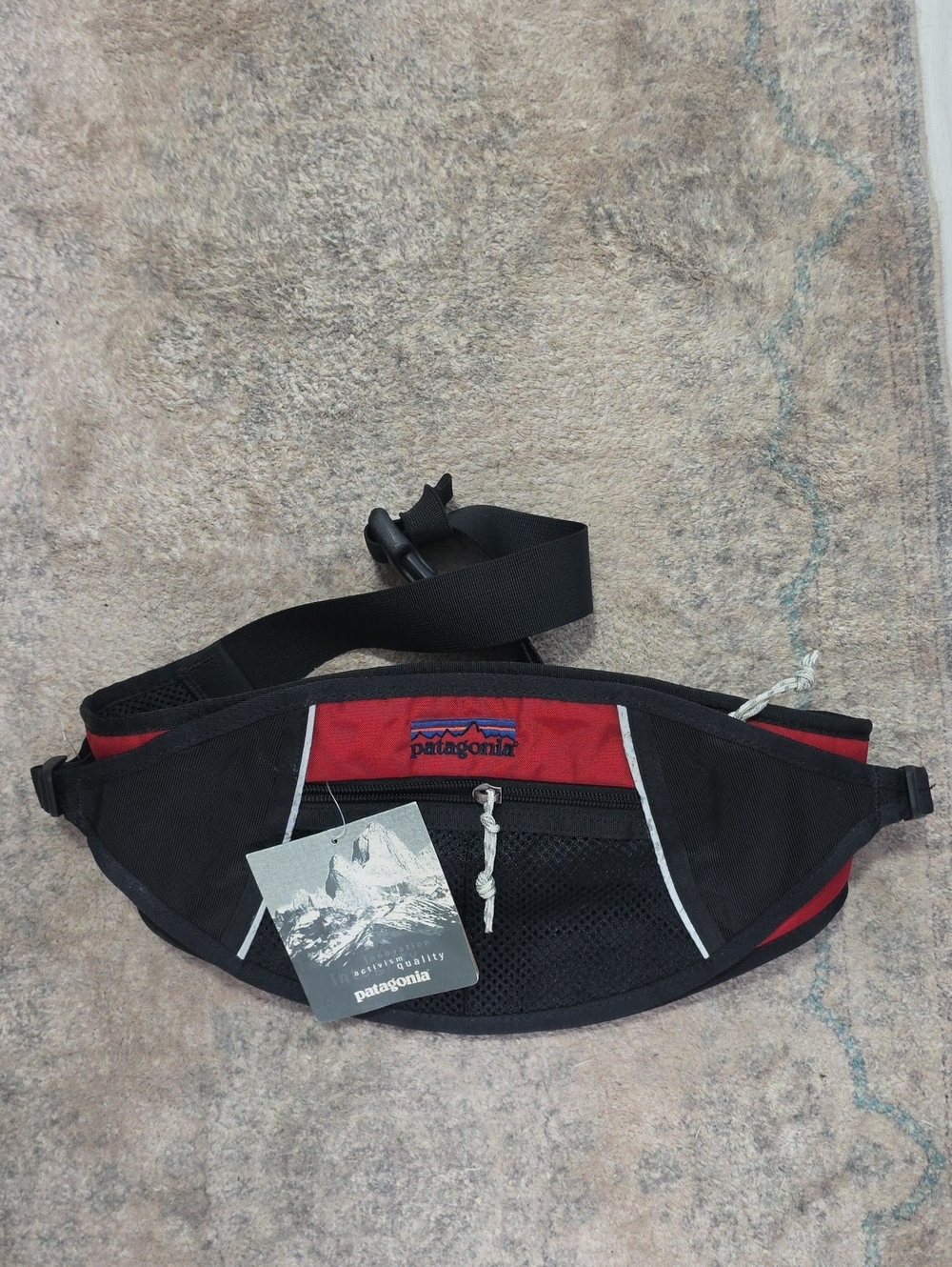 Brand NWT! Vintage Patagonia hip pack fanny pack in red and black